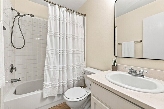 Building Photo - 4330 Spring Garden Dr