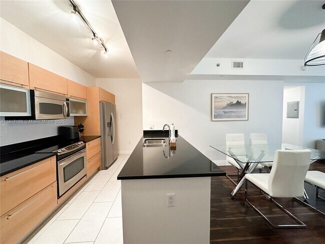 Building Photo - 951 Brickell Ave