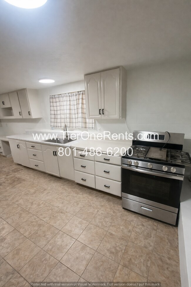 Building Photo - NO DEPOSIT option available for qualified renters with Obligo.