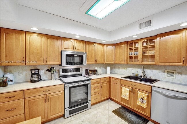 Building Photo - 2814 N 46th Ave