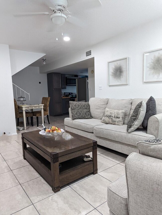 Building Photo - 306 E Ludlow Dr