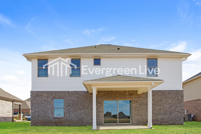 Building Photo - 16907 Whispering Pnes Dr