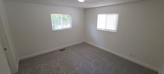 Building Photo - Walking Distance to Downtown Sebastopol