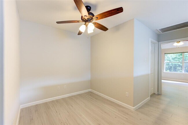 Building Photo - 15 Ledgestone Pl