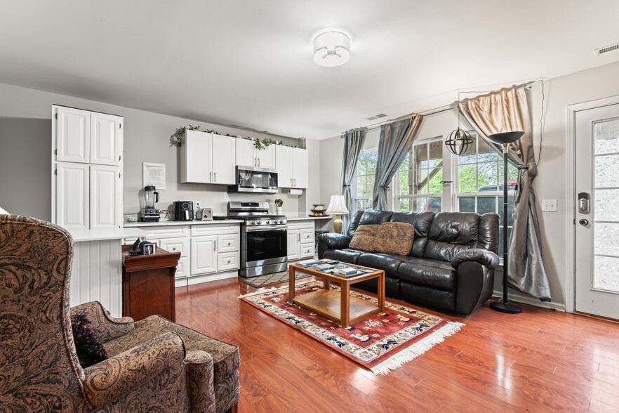New appliances and fully loaded kitchen - 12909 Bullock Greenway Blvd