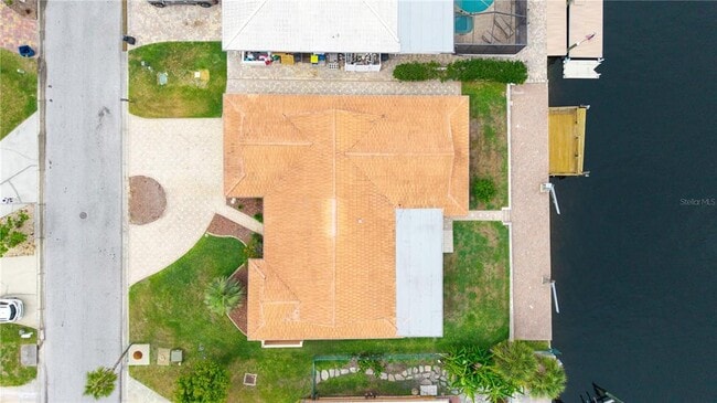 Building Photo - 5008 S Shore Dr
