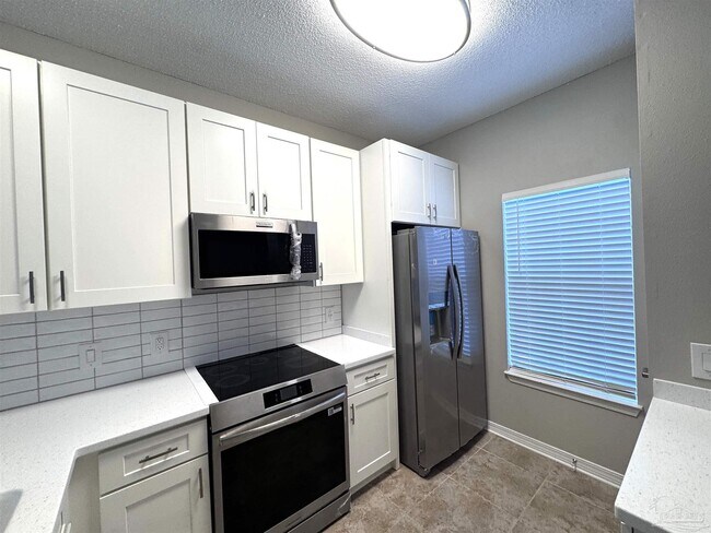 Building Photo - 2703 Bay Club Dr