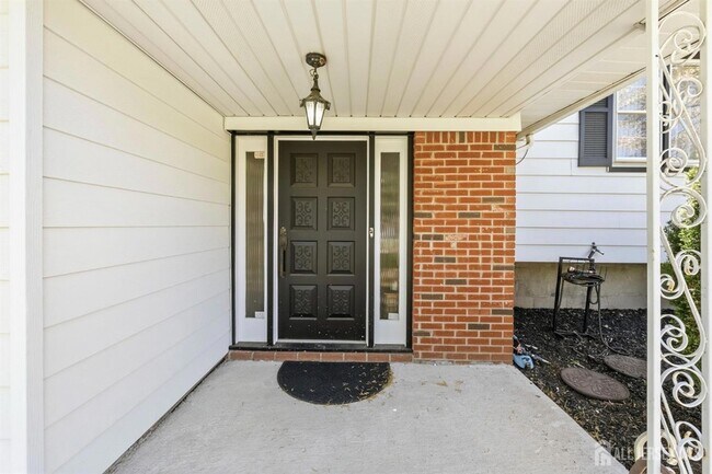 Building Photo - 34 Ventnor Dr