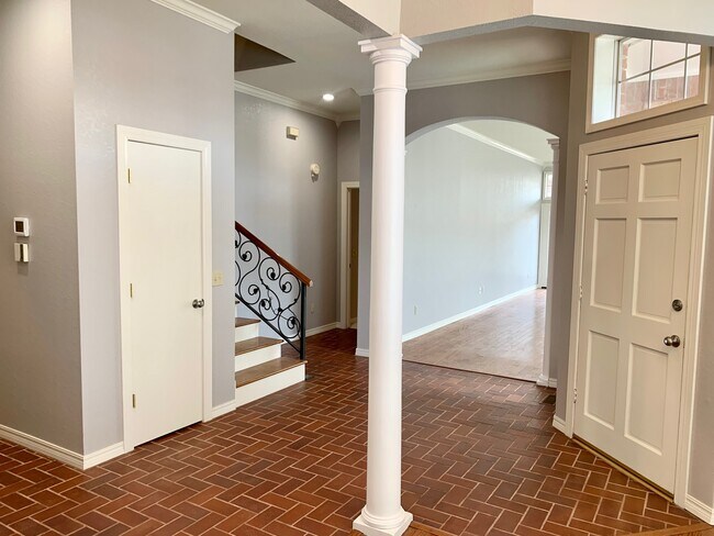 Building Photo - 3801 Tudor Cir