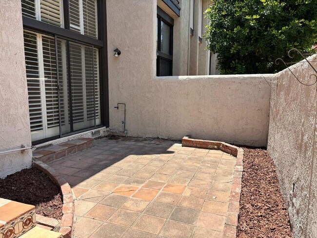 Building Photo - Welcome to this stunning 2 bedroom 2.5 bat...