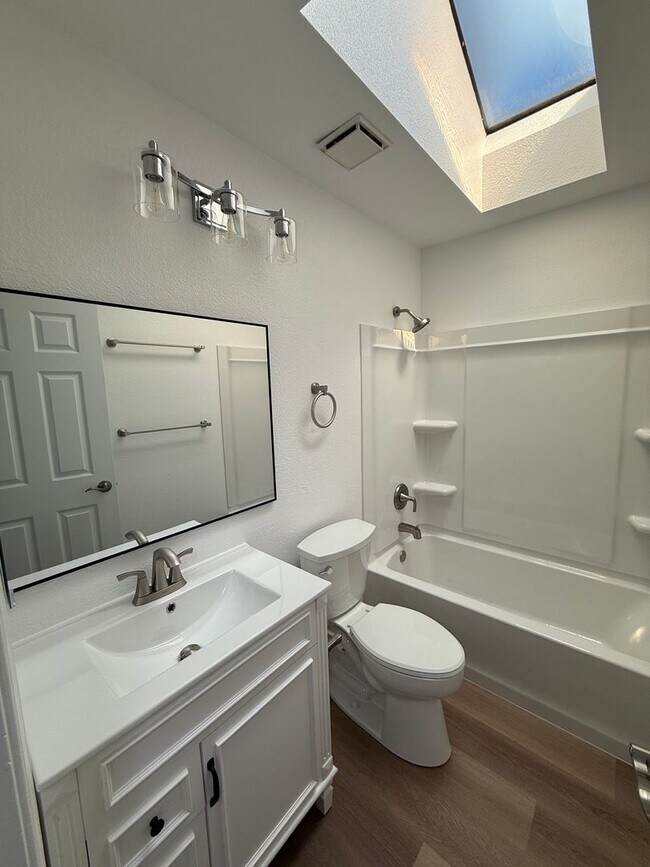 Building Photo - 3 BEDROOM COURT LOCATION
