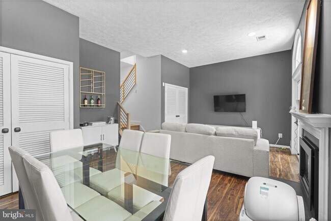Building Photo - 11433 Heritage Oak Ct