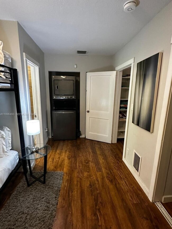 Building Photo - 1448 Dewey St