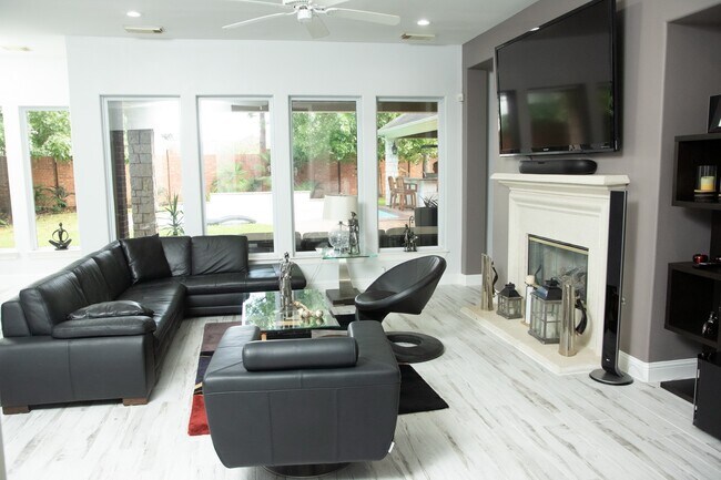 Building Photo - 3039 Bonnebridge Way Blvd