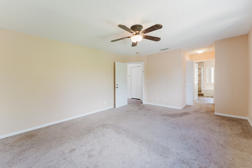 Building Photo - 4015 Banyan Trails Dr