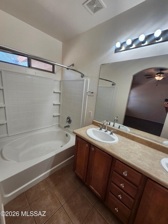 Building Photo - 4123 E Coolbrooke Dr
