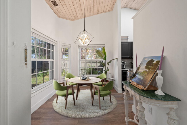 Building Photo - 465 Goldenwood Way
