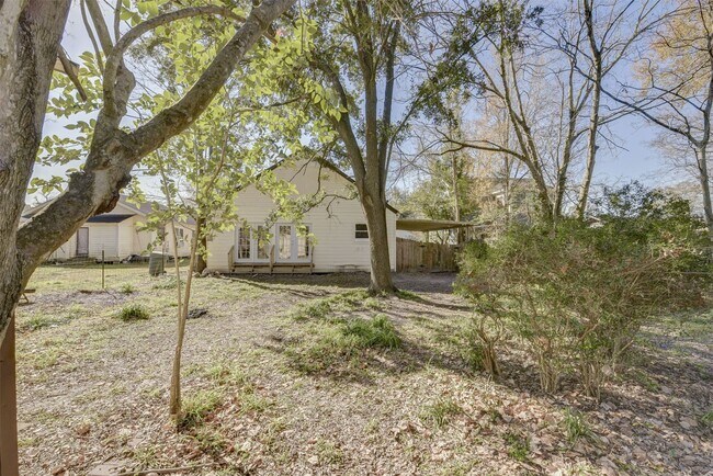 Building Photo - 2214 Ashley St