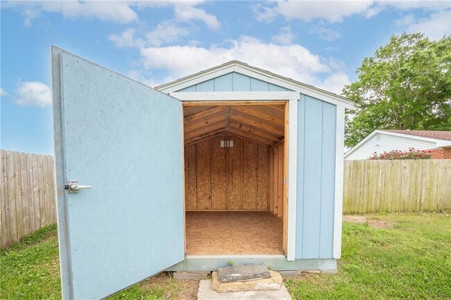 Building Photo - 1105 Dona Ave