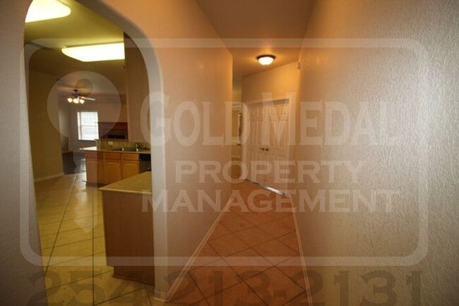 Building Photo - 2908 Tucson Dr