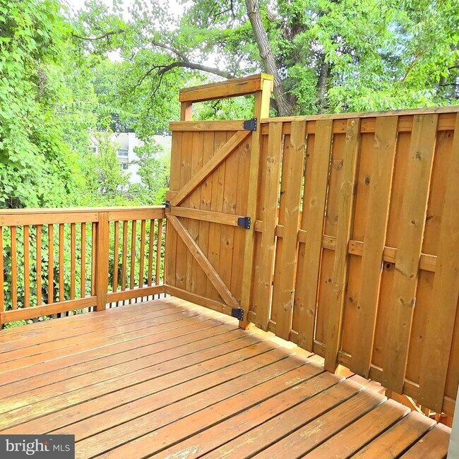 Building Photo - 10617 Pine Haven Terrace