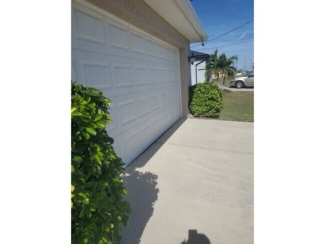 Building Photo - Available Soon! Nice 3 Bedroom 2 bath spli...