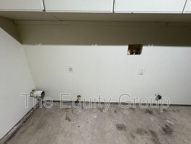 Building Photo - 4300 E Feemster Ave