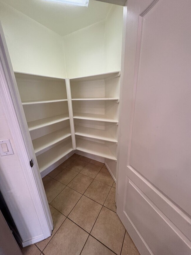 Building Photo - Vail School District Beauty