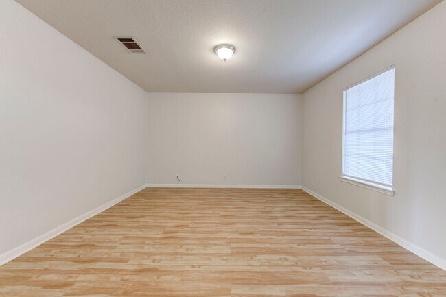 Building Photo - 3301 El Salido Pkwy