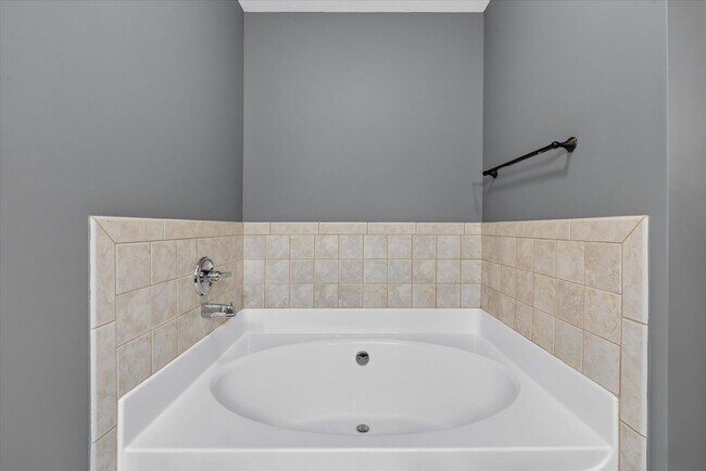 Building Photo - 3534 Southwood Dr