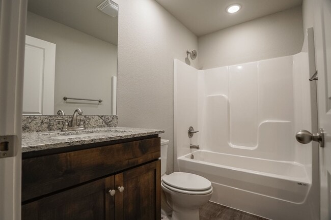 Building Photo - 4 Bedroom 3.5 bath home in Fayetteville!