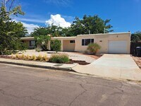 Building Photo - 3 BED 2 BATH SINGLE FAMILY HOME IN *CONVENIENTLY* LOCATED ALBUQUERQUE NEIGHBORHOOD!