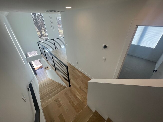 Building Photo - Contemporary Townhome in an Exceptional Su...