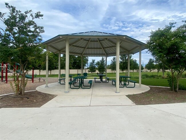 Building Photo - 341 Cres Park Dr