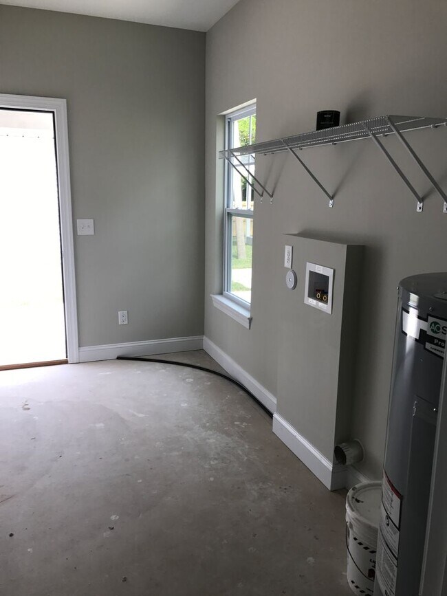 Building Photo - Cozy 1 Bedroom 1 Bathroom at 5026-A Park Ave