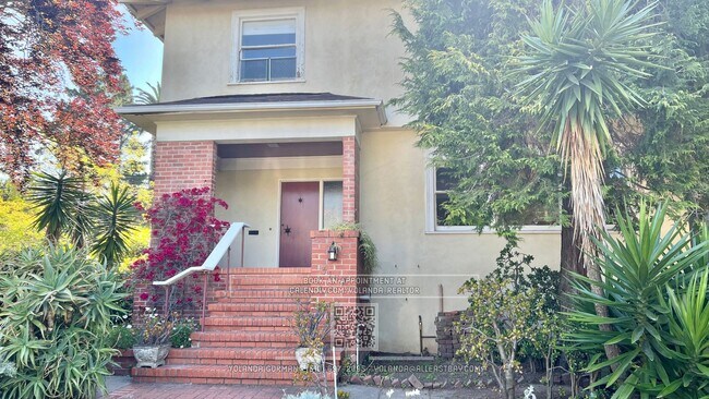 Building Photo - Charming and Spacious 4 bedroom Home in the Heart of Elmwood