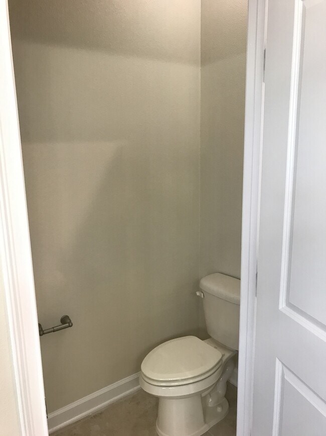 Building Photo - 3/2 Plus Den Located in Summerlake $2895