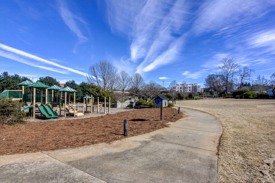 Building Photo - 48 Clark St