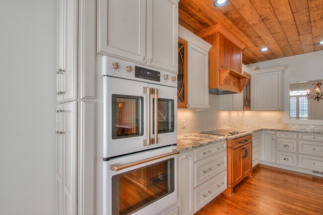 Building Photo - 4335 N Chapel Rd