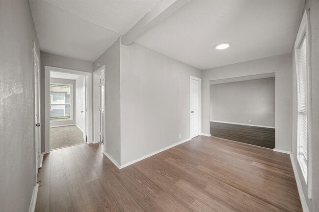 Building Photo - 1723 W 5th St