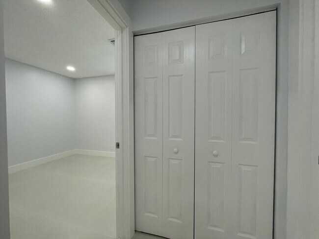 Building Photo - 1630 Zenith Way