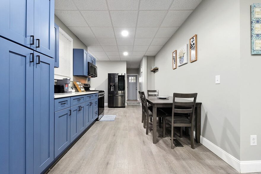 Building Photo - 153 Labelle St