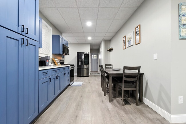 Building Photo - 155 Labelle St