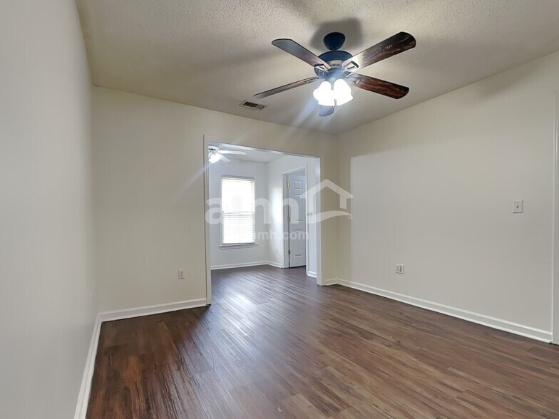 Building Photo - 9270 Chimneyrock Blvd