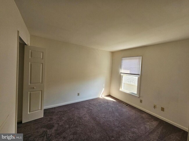 Building Photo - 806 Grove Ave