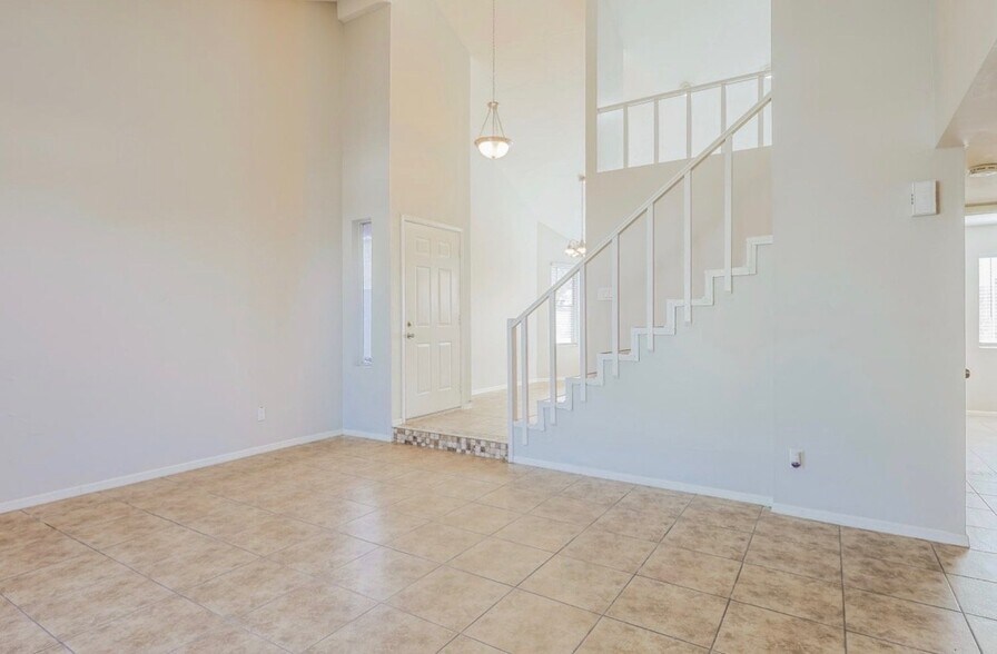 Building Photo - 5829 S 42nd St