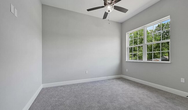 Building Photo - 10539 Durmast Dr