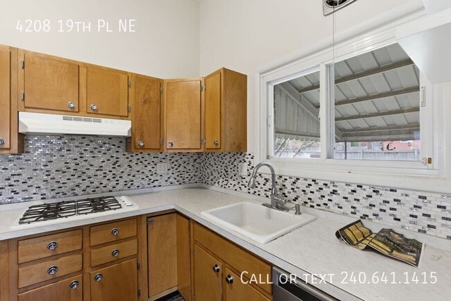 Building Photo - 4208 19th Pl NE