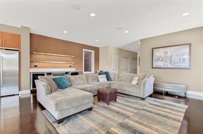 Building Photo - Rare Oversized Fully Furnished 3 Bed / 2.5 Bath 2,800+ SF Duplex with Private 1,000 SF Roof Deck ...