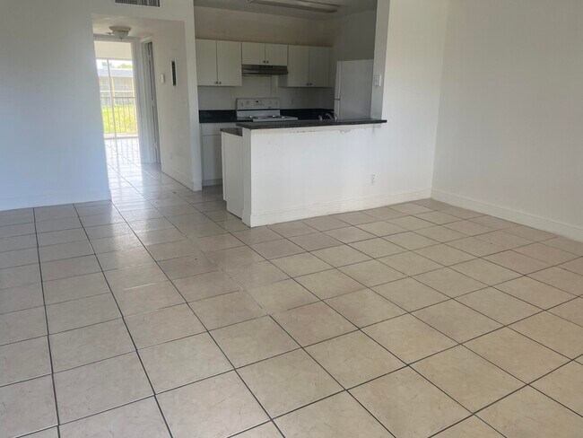 Building Photo - 1626 Meadows Cir W